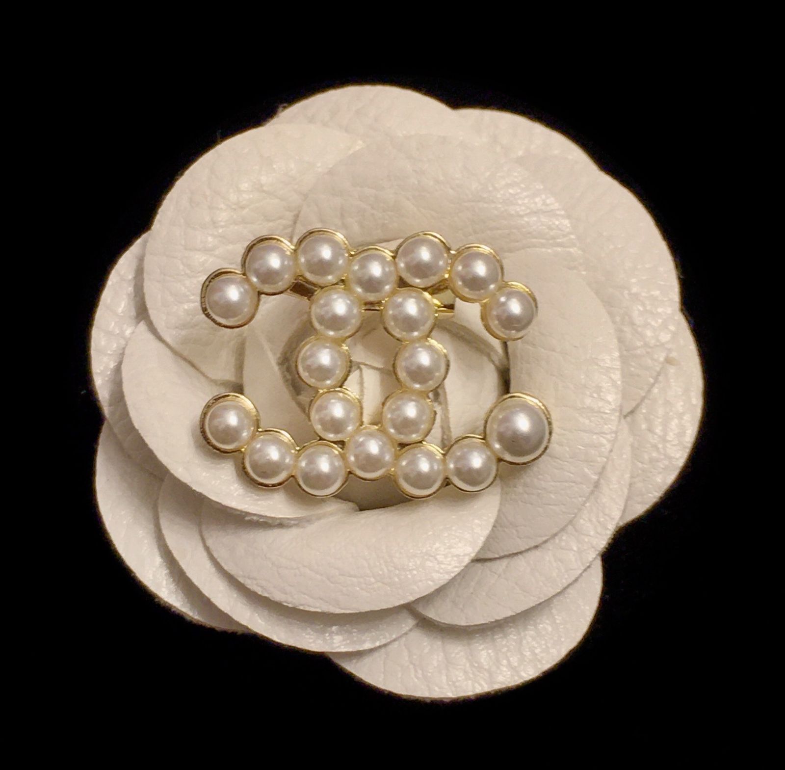 Small Size Pearl Brooch