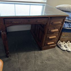 Antique Oak Singe Pedestal Desk