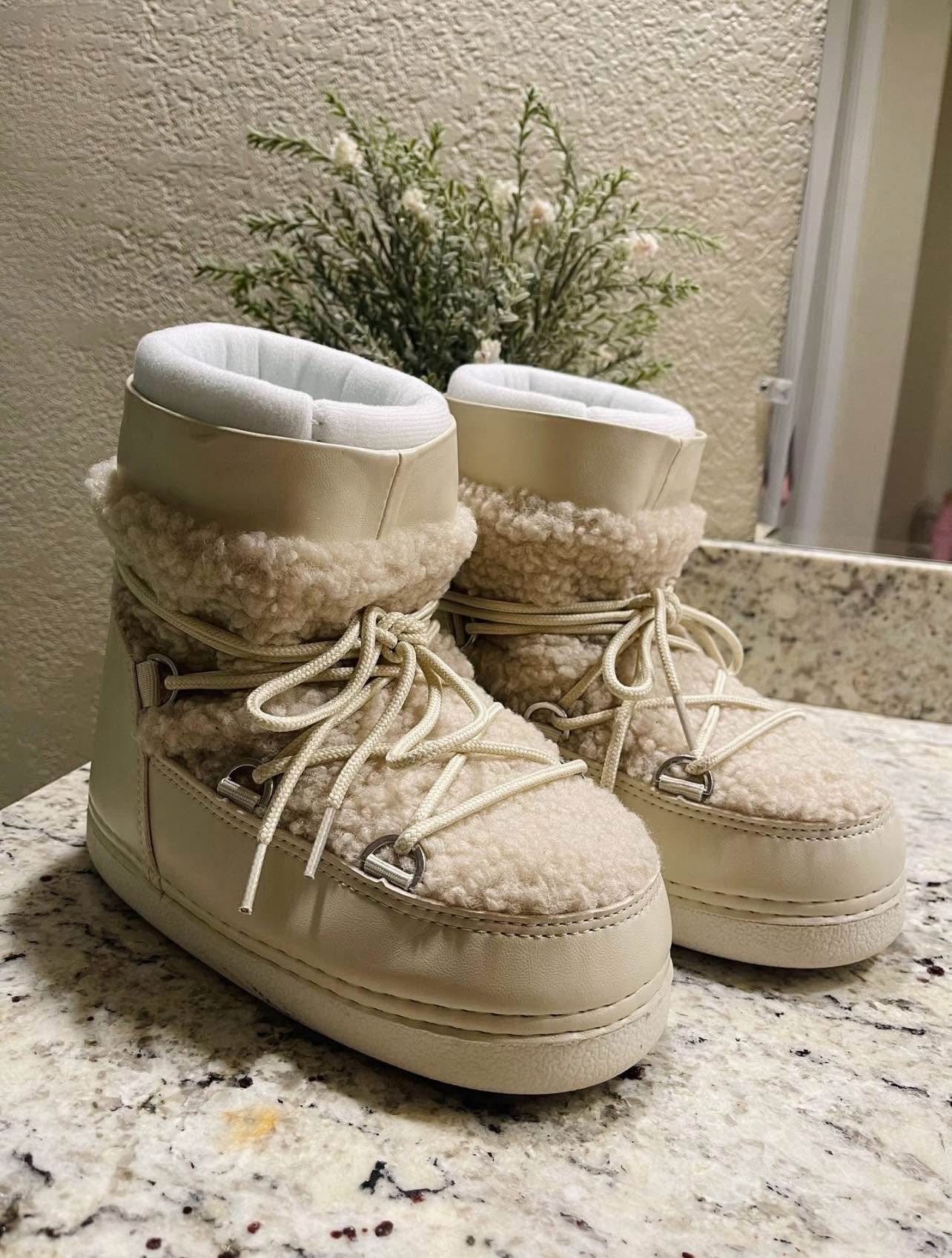 snow boots slip proof in color beige size6 i’m 6.5 & they were super confortable many compliments