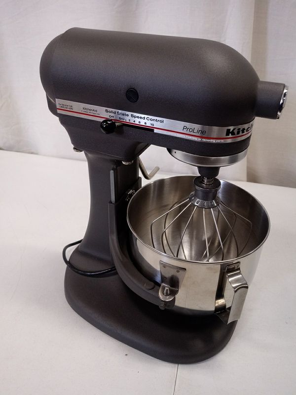 Slightly used kitchenaid mixer proline ksm5 for Sale in Oakland Park