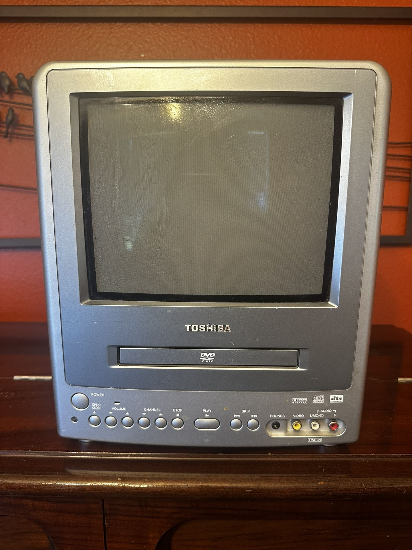 Toshiba tv/dvd crt tv television 9” inches