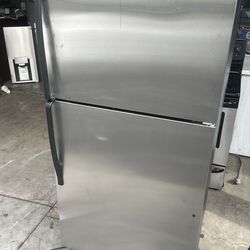 WHIRLPOOL APARTMENT SIZE REFRIGERATOR
