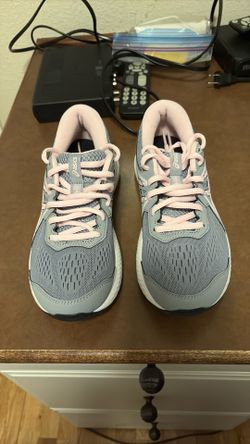 Asis gel contend seven women’s gray pink and white lace up low top running sneakers open box never worn excellent condition