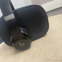 Beats Solo 4 - Wireless Bluetooth On-Ear Headphones, Apple & Android Compatible, Up to 50 Hours of Battery Life - Matte Black