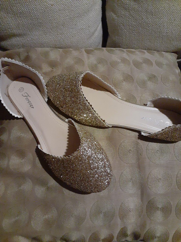 Very nice Pair Ladies Glittery Gold Sparkly Slipon Closed Toe Dress Shoe 