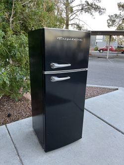Frigidaire Retro 7.5 CU FT Refrigerator ( Can Deliver For $10 )