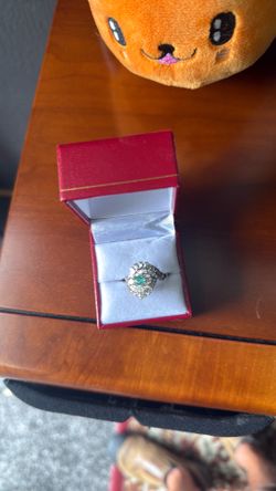 Platinum diamond cluster real diamond and emerald center