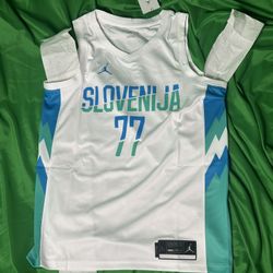 DALLAS MAVERICKS JORDAN BRAND 2022 LUKA DONČIĆ SLOVENIA SWINGMAN JERSEY Size L