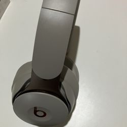 Beats Solo Pro Ivory