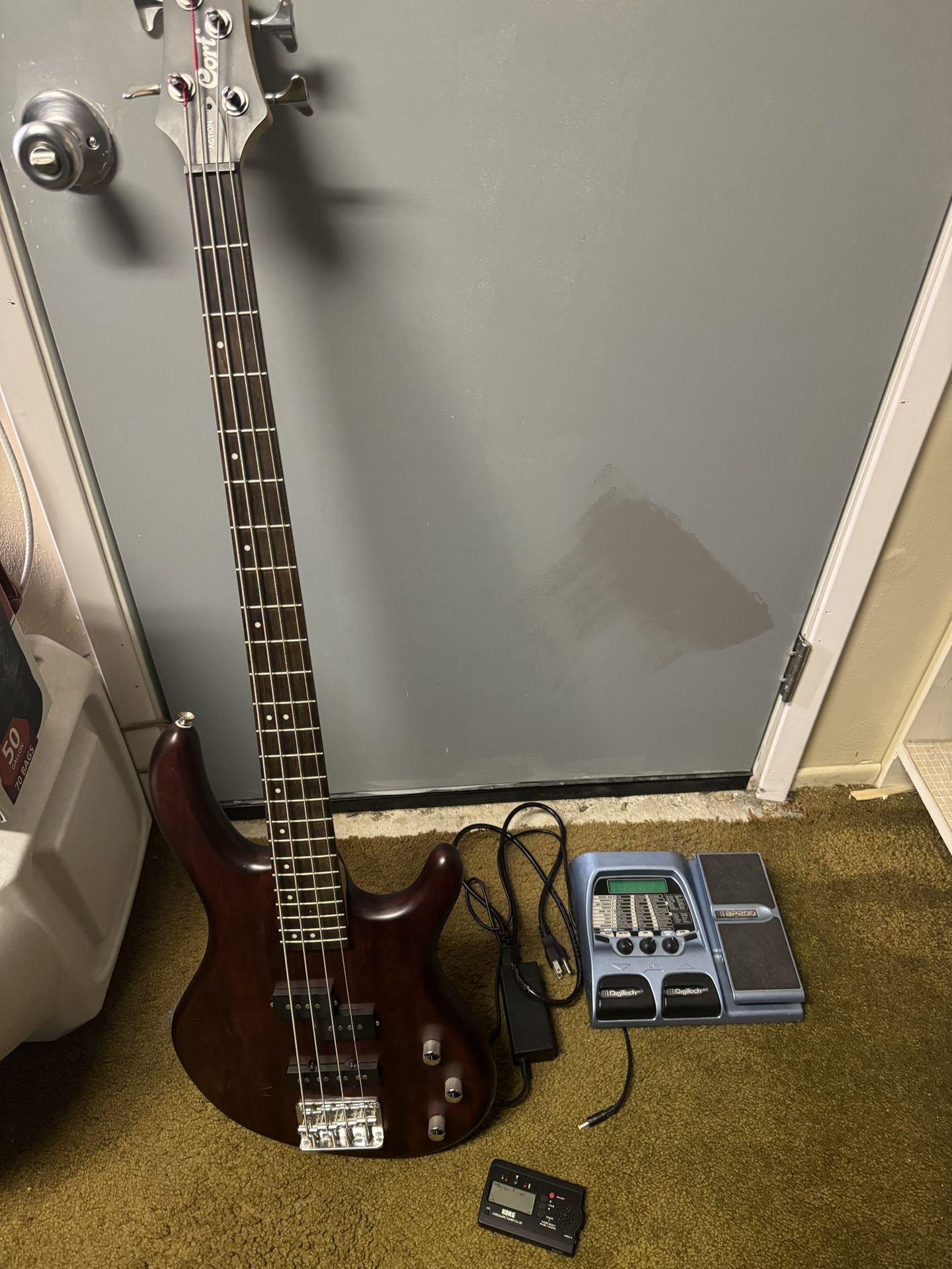 Bass guitar Cort Action, With Accessories.