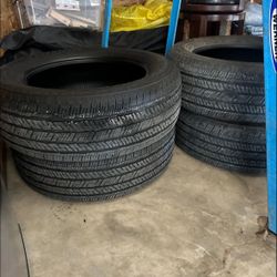 Like-New Bridgestone Dueler H/T 685 Tires - 265/60R20 (Only 4,500 Miles)