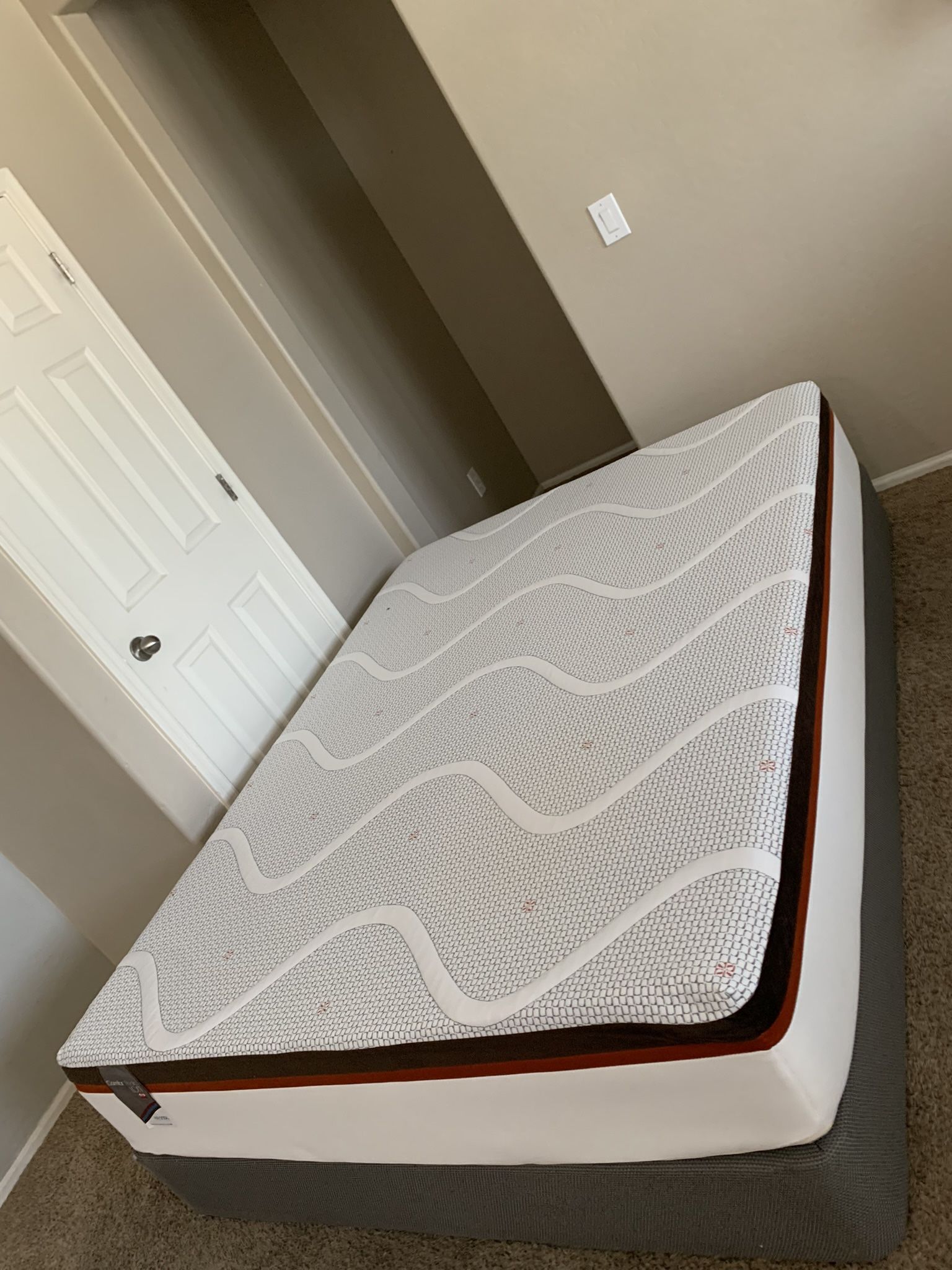QUEEN MATTRESS MEMORY FOAM AND FREE BOX SPRING