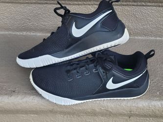 Nike Low-Top Sneakers Black and White size 9