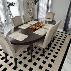 Dining Room Table/Chairs 