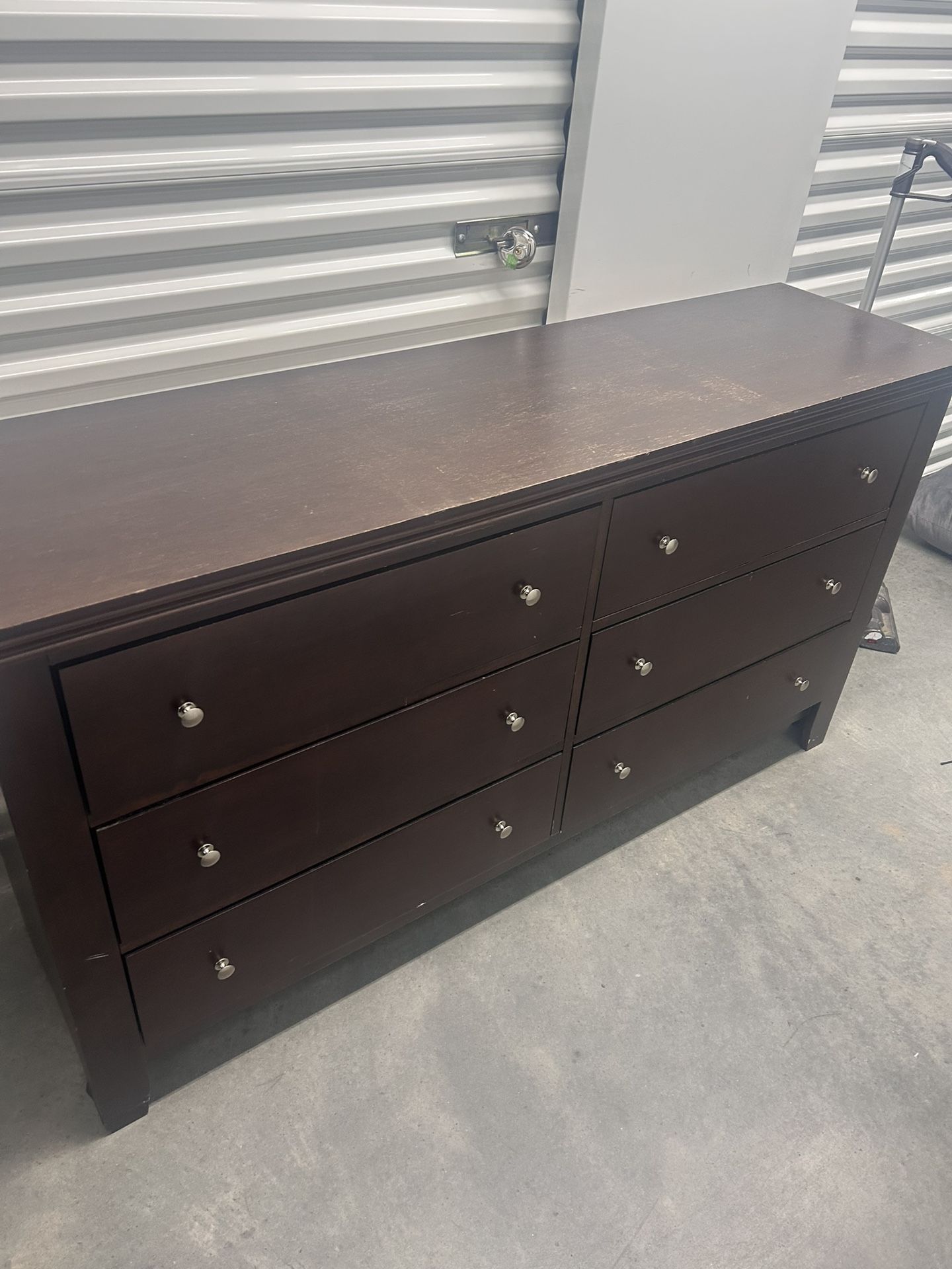Beautiful Solid Wood 6-Drawer Dresser