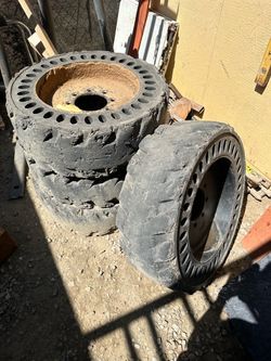 30/10/19 skid steer tires