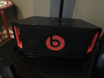 Beats speaker with box