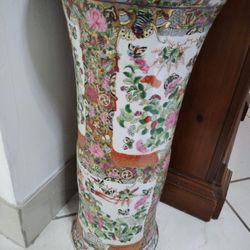 Antique Chinese Canton famille rose gilt sleeve vases/umbrella stand with palace scenes, 19th C.