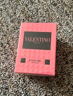 Valentino donna born in roma Intense