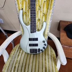 Ibanez EDC 700 4 STRING ELECTRIC BASS 