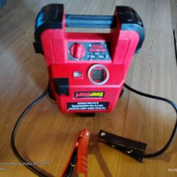 EverStart Plus 750 Peak Amps Jump Starter W/120 PSI Compressor