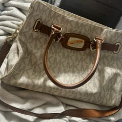 Michael Kors large Hamilton bag, satchels crossbody. Only used once ! Brand new!