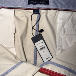 Khaki Tommy Hilfiger Shorts. Size 44 NEW 