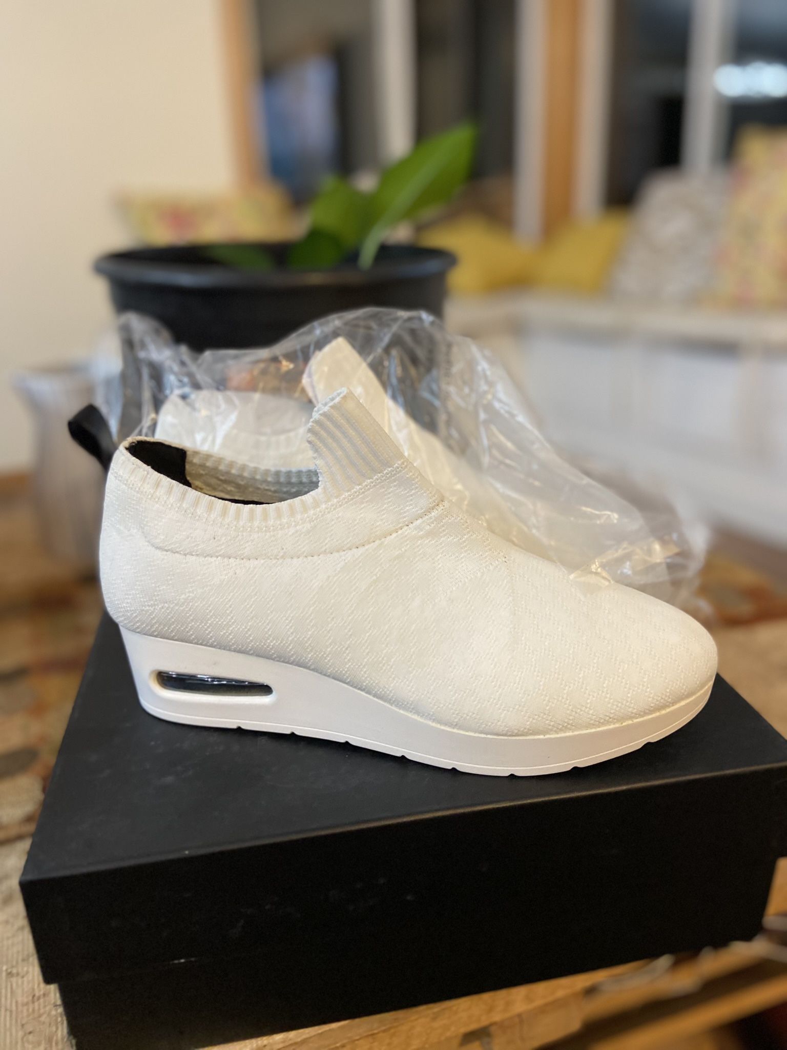 DKNY HIGH HEEL