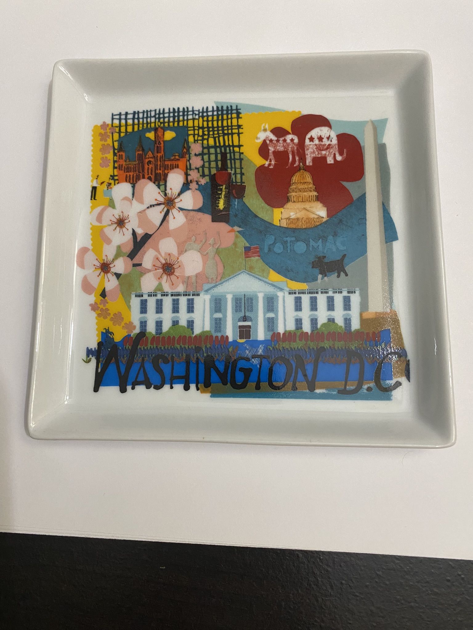 Cute CRATE & BARREL City Scenes Square Appetizer Plates