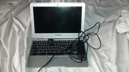 Samsung chromebook 303c for parts come with charger