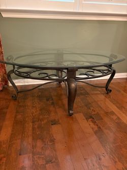 Coffee table excellent condition.