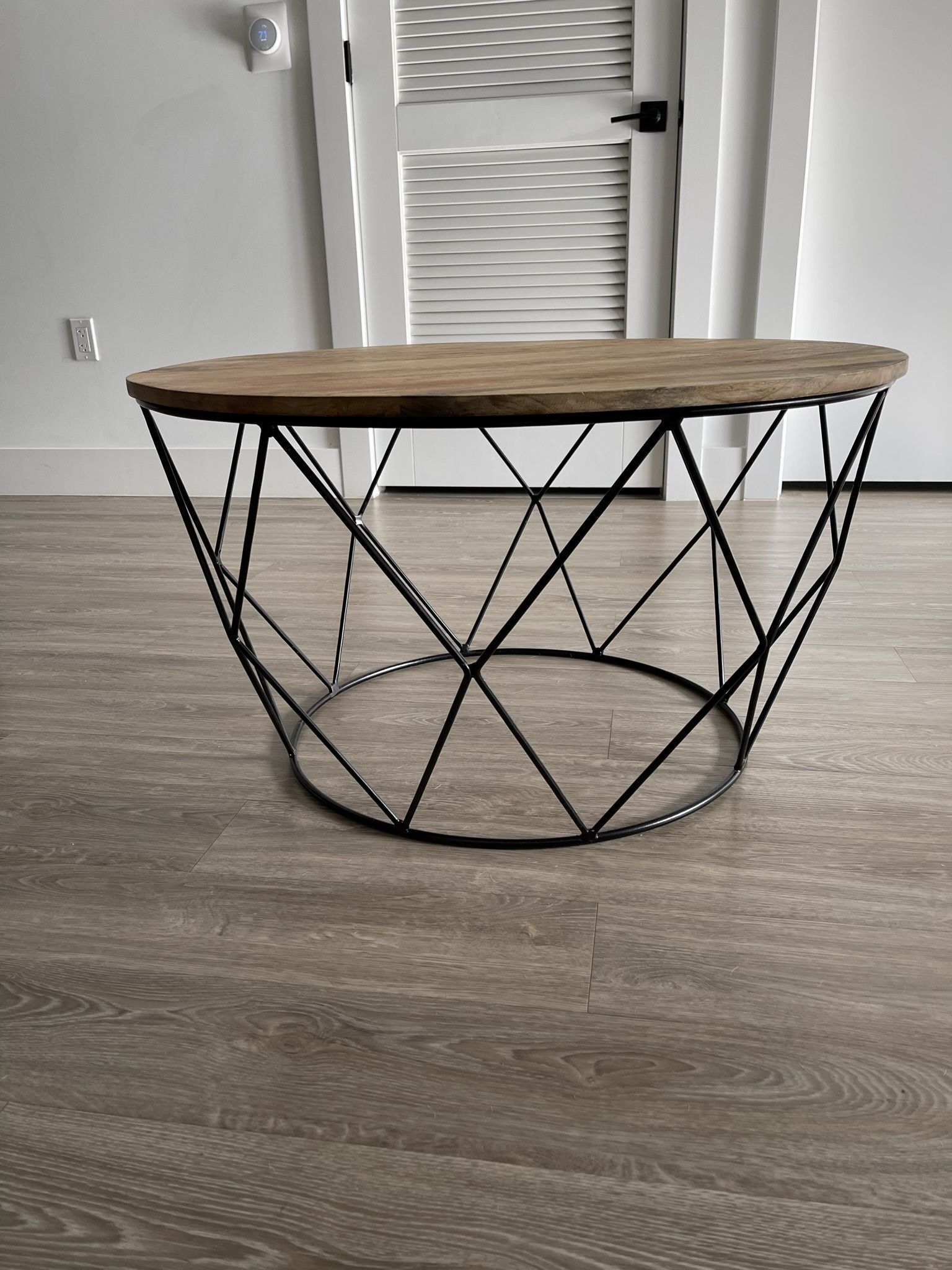 Ahart Frame Round coffee table