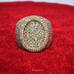 Elegant Diamond-Encrusted Ring in 10K Gold and 5.50 CTW of Diamonds