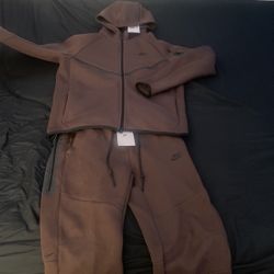 nike tech sweatsuit brand new with tags