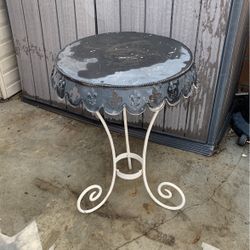 #table #patio #yard #round #metal #decor #plants #dessert Table #party