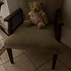 A Beautiful Chair Color Cream 💯 Wood 