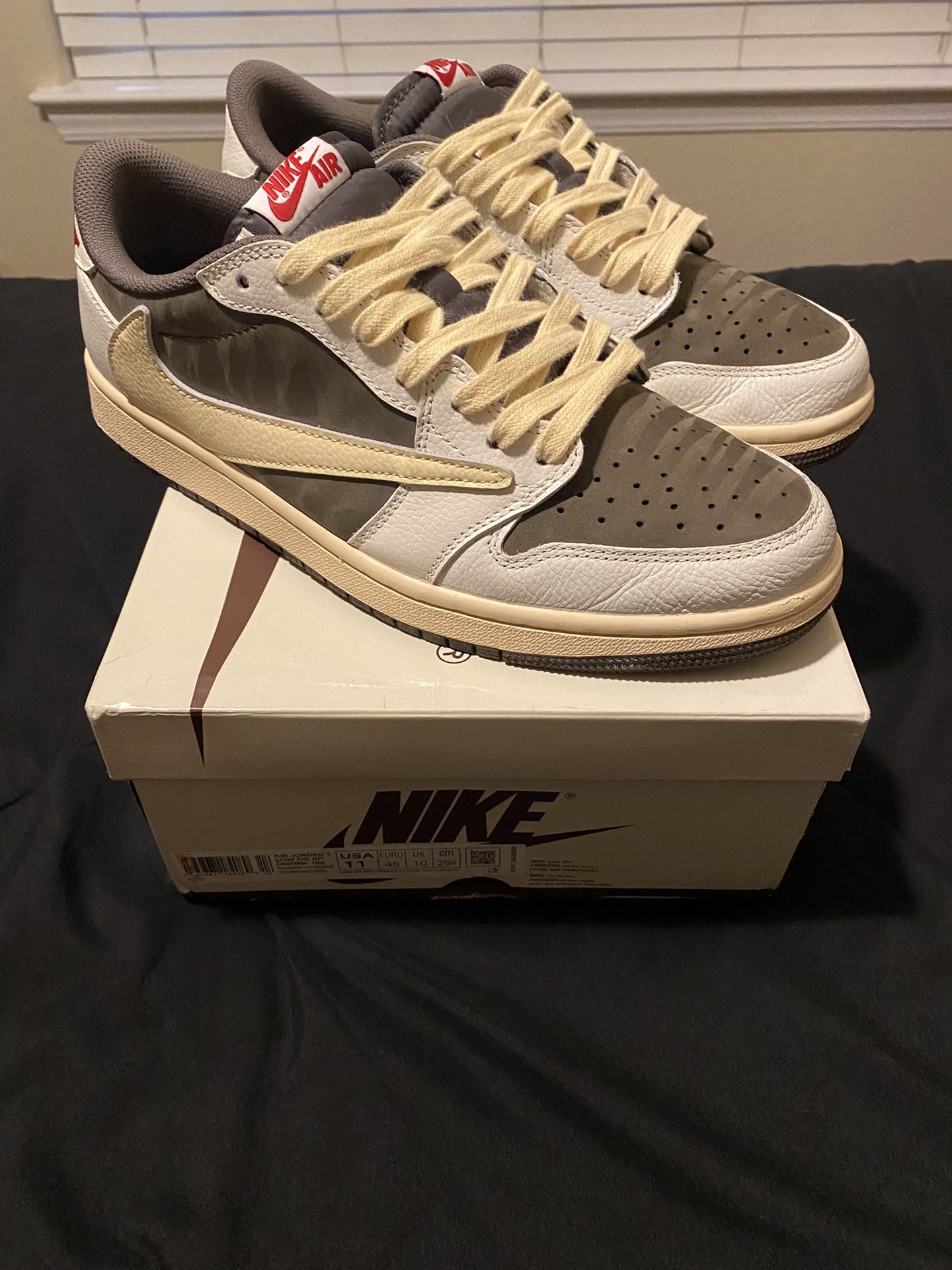 Travis Scott Jordan 1 Reverse Mocha