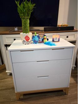 White 3-Drawer Dresser with Wood Legs