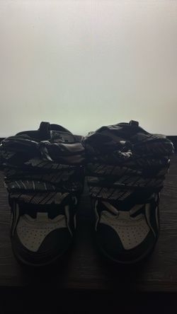 Lanvin looking for nike tech set