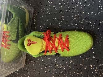 Nike Kobe VI 6 Grinch Christmas Men's Size 13 (NO BOX CLEAR CONTAINER)