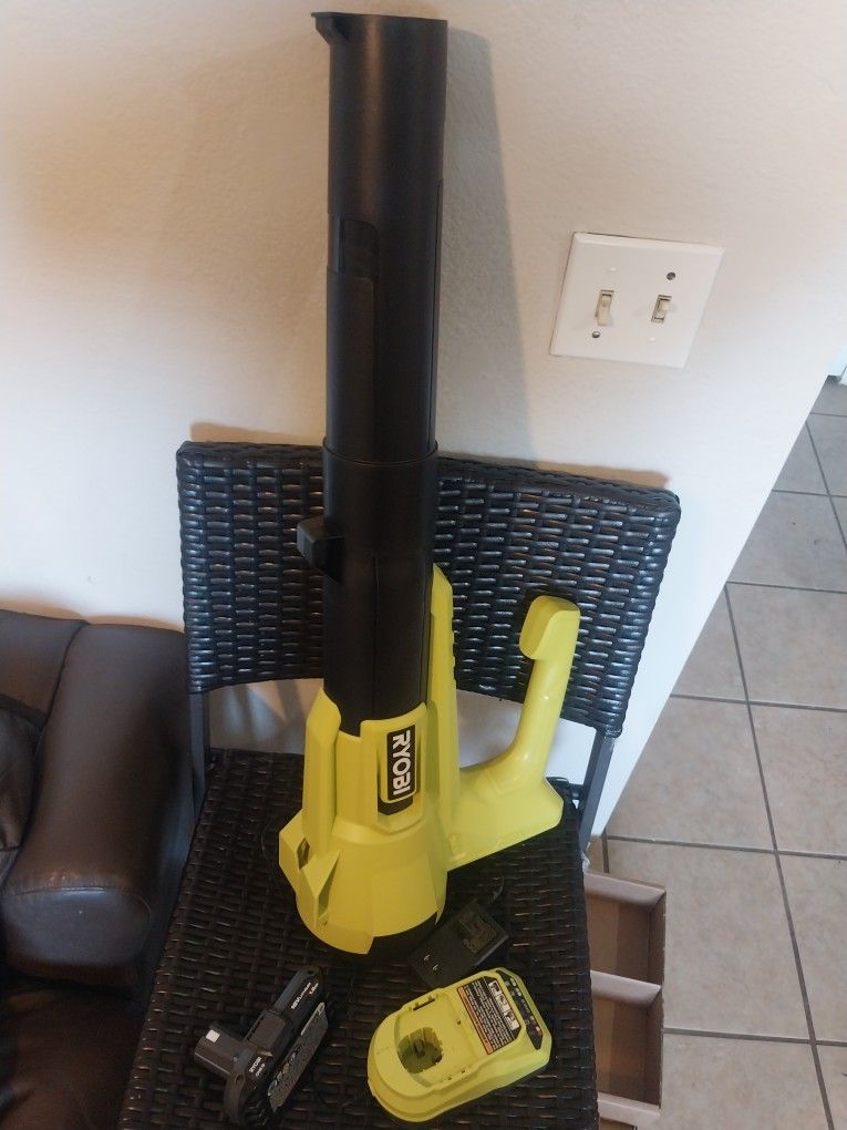 RYOBI LEAF BLOWER 18V LITHIUM WITH BATTERY AND CHARGER