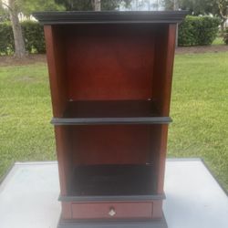 Bombay Company 1 Drawer display cabinet case With Shelves Nicknack Jewelry Rack.Used in good condition with minor cosmetic blemishes. These blemishes 