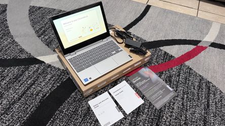 Lenovo Chrome Book - Like new - Fully fictional