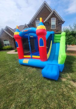 *** INFLATABLE BOUNCE HOUSE ***