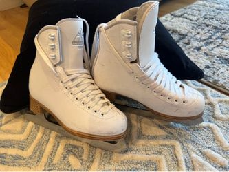 Jackson Classic 200 Womens/Girls Figure Ice Skates: lightly used: size 2
