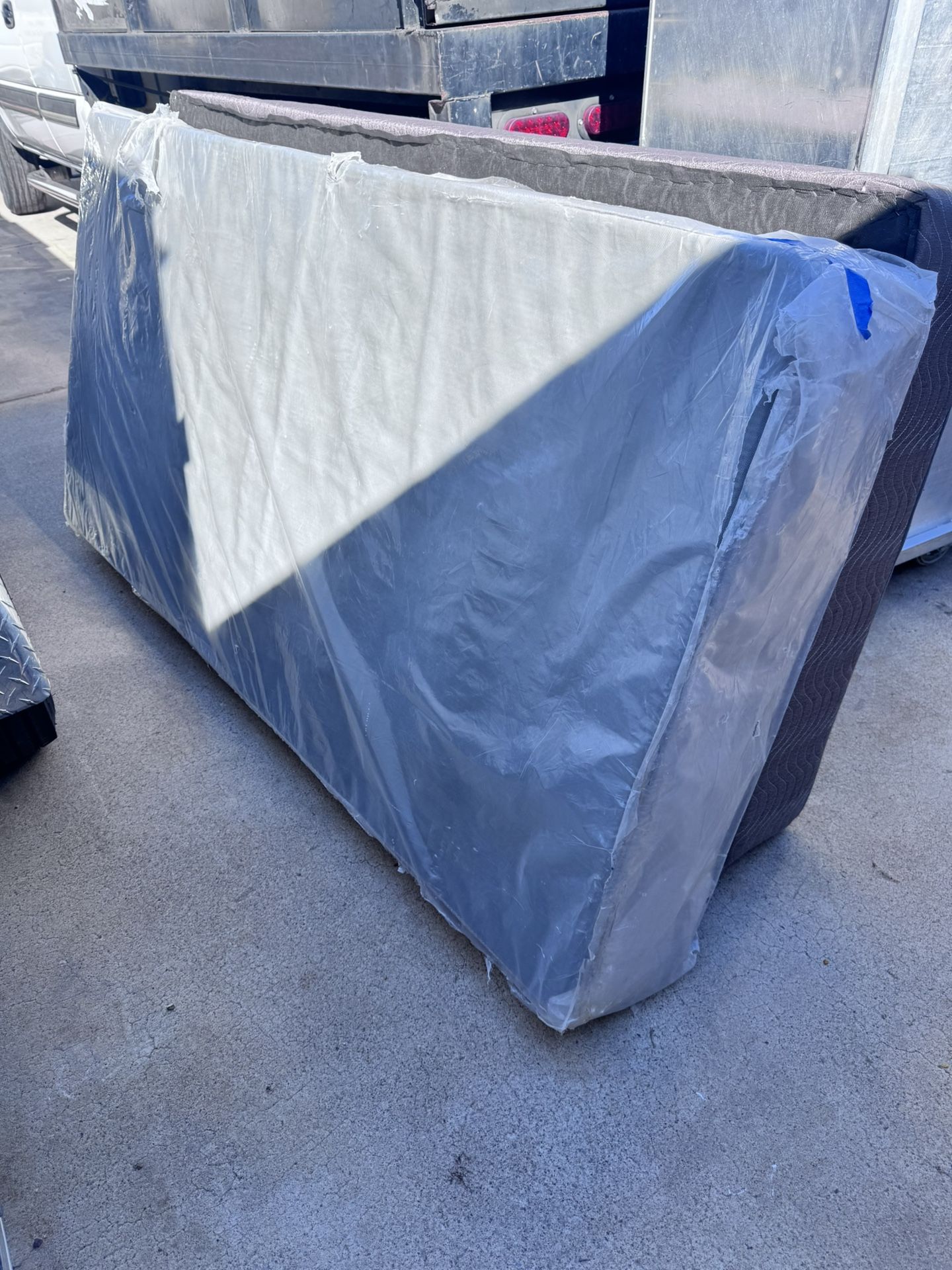 Free 2 Twin Box Spring 