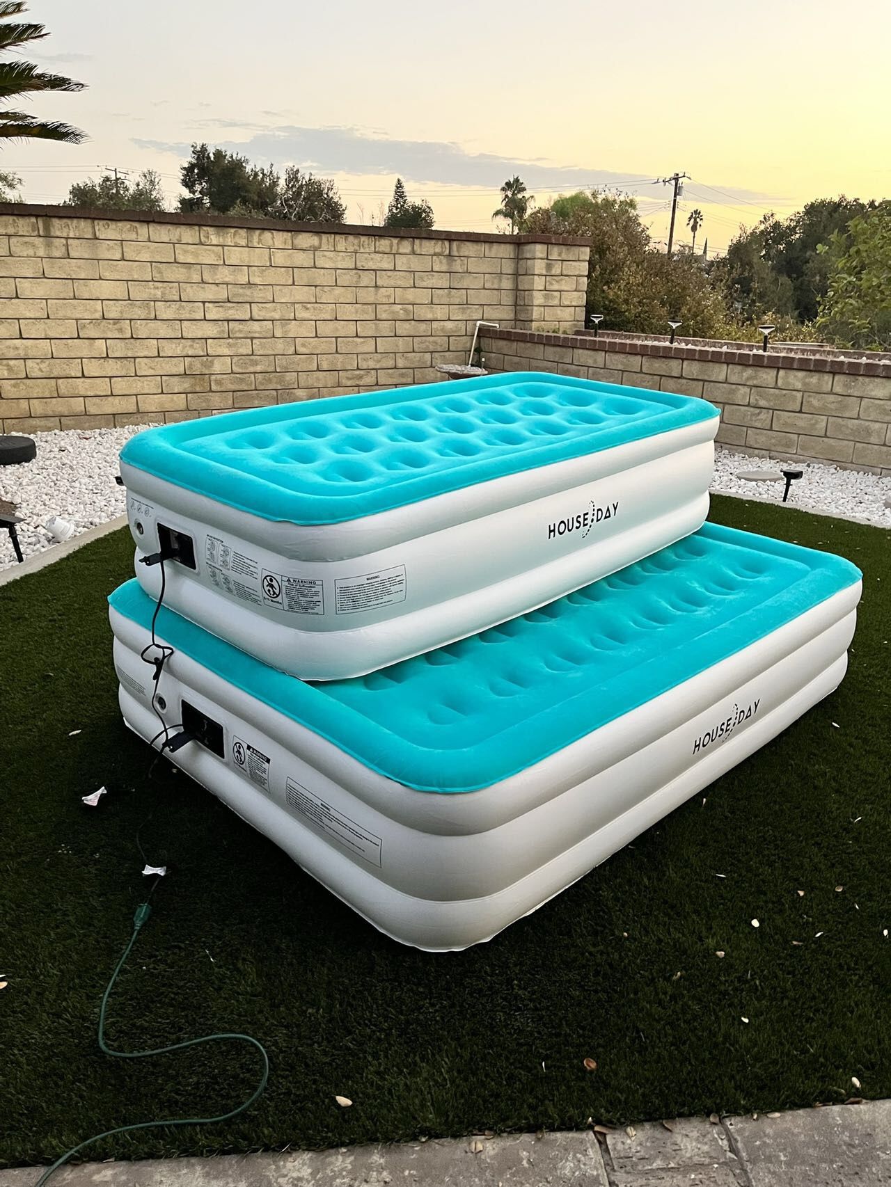 New In Box $35 For Twin And $45 For Queen Size 18 Inch Tall Air Bed Mattress With Built In Pump 550 Lbs Weight Capacity 