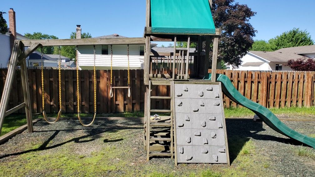 Backyard play set