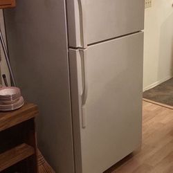 Refrigerator Kenmore Top Freezer / Fridge 