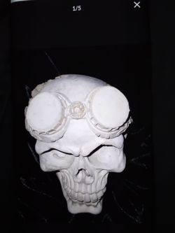 Skeleton Statue